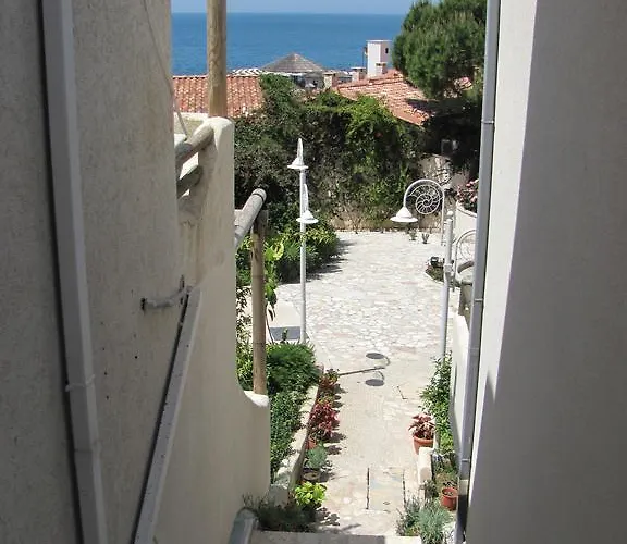 Sea Breeze Bougainville Bay Sarandë