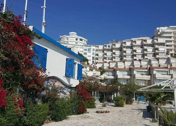Sea Breeze Bougainville Bay 公寓 Sarandë